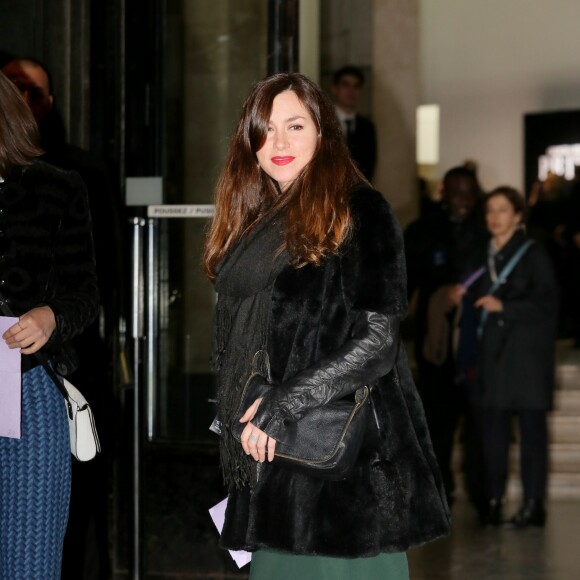 Olivia Ruiz arrive au Palais de Tokyo pour assister au défilé Giorgio Armani Privé (collection haute couture printemps-été 2016). Paris, le 26 janvier 2016.