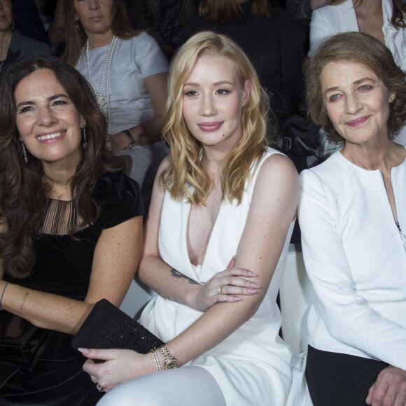 Roberta Armani, Iggy Azalea et Charlotte Rampling assistent au défilé Giorgio Armani Privé (collection haute couture printemps-été 2016) au Palais de Tokyo. Paris, le 26 janvier 2016.