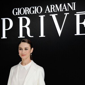 Olga Kurylenko assiste au défilé Giorgio Armani Privé (collection haute couture printemps-été 2016) au Palais de Tokyo. Paris, le 26 janvier 2016.
