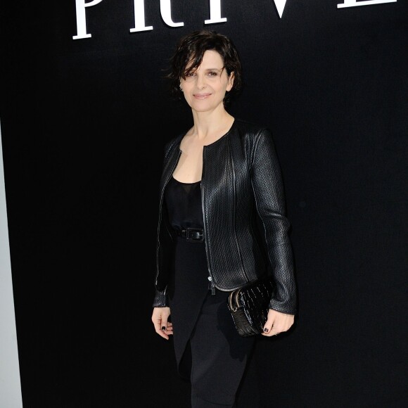 Juliette Binoche assiste au défilé Giorgio Armani Privé (collection haute couture printemps-été 2016) au Palais de Tokyo. Paris, le 26 janvier 2016.