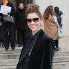 Clotilde Courau quitte le Théâtre National de Chaillot à l'issue du défilé (collection Haute Couture printemps-été 2016). Paris, le 27 janvier 2016.