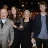 Michel Bouquet et sa femme Juliette Carré et leurs petits enfants Marie et Jules Amiel - Enregistrement de l'émission "Vivement Dimanche" à Paris le 28 janvier 2016 et qui sera diffusée le 31 janvier 2016. Invité principal Michel Bouquet. © Coadic Guirec/Bestimage