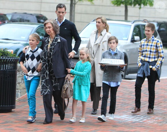 Cristina d'Espagne et Iñaki Urdangarin avec la reine Sofia d'Espagne et leurs quatre enfants à Washington en avril 2012