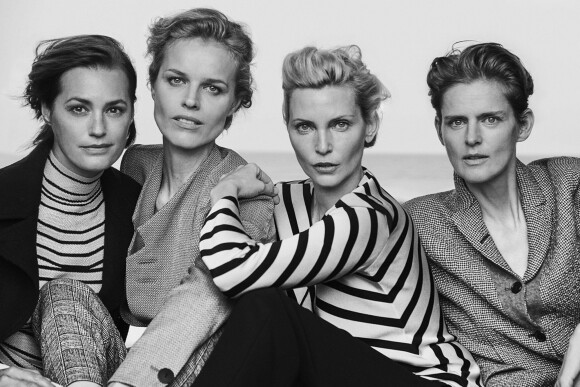Yasmin LeBon, Eva Herzigova, Nadja Auerman et Stella Tennant posant pour la nouvelle campagne de Giorgio Armani, printemps/été 2016, en noir et blanc.