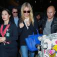 Gwyneth Paltrow et son compagnon Brad Falchuk arrivent à l'aéroport LAX de Los Angeles, en provenance de Paris, où ils ont assisté à plusieurs défilés de mode lors de la fashion week parisienne. Le 27 janvier 2016