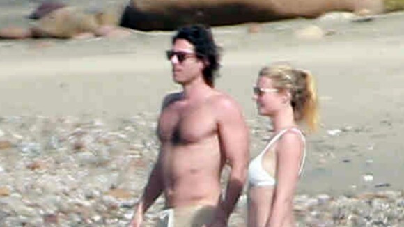 Gwyneth Paltrow : Vacances en amoureux, elle reste active en bikini !