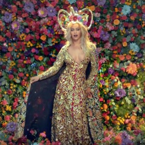 Captures d'écran du nouveau clip de Coldplay qui a été tourné avec Beyoncé Knowles le 30 janvier 2016.