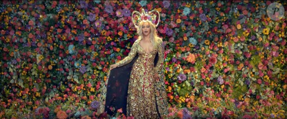 Captures d'écran du nouveau clip de Coldplay qui a été tourné avec Beyoncé Knowles le 30 janvier 2016.