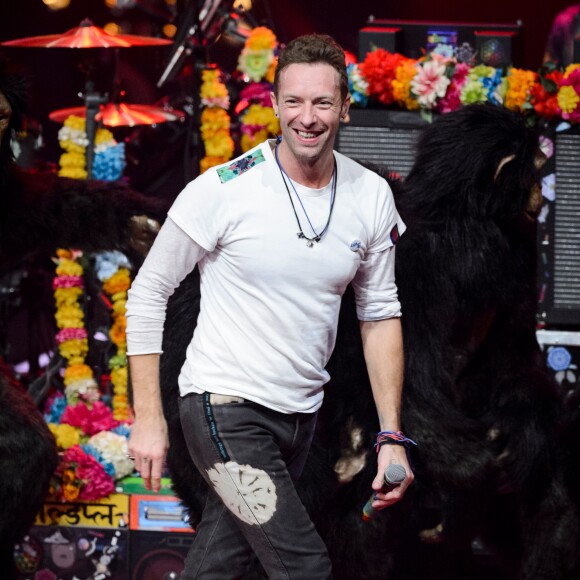 Chris Martin et son groupe Coldplay sur le plateau de la finale de l'émission "The Voice Allemagne" à Berlin. Le 17 décembre 2015