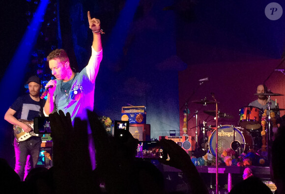 Coldplay en concert à la salle Wagram à Paris le 10 décembre 2015.