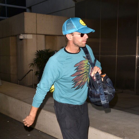 Chris Martin arrive à l'aéroport de LAX à Los Angeles, le 9 novembre 2015