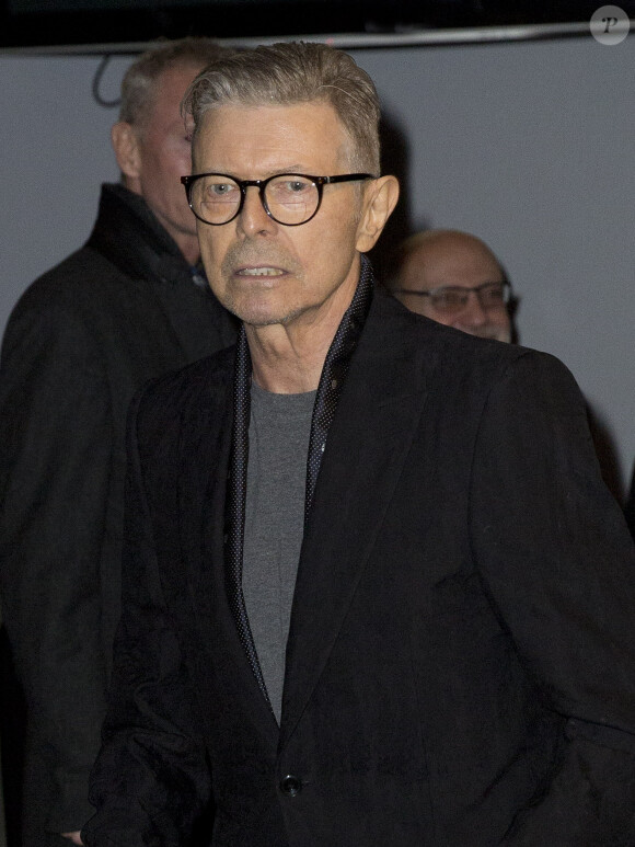 David Bowie arrive au théatre Workshop à New York le 7 décembre 2015.