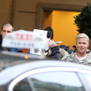 Exclusif - L'acteur Brad Pitt sur le tournage de "War Machine" à Paris. Le 31 janvier 2016.