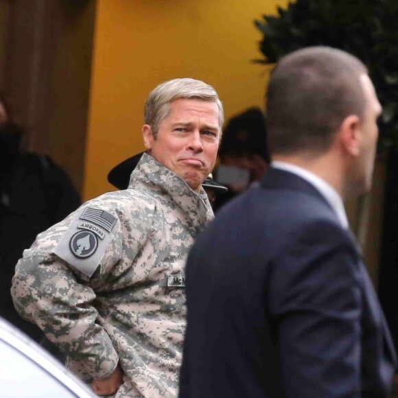 Exclusif - L'acteur Brad Pitt sur le tournage de "War Machine" à Paris. Le 31 janvier 2016.