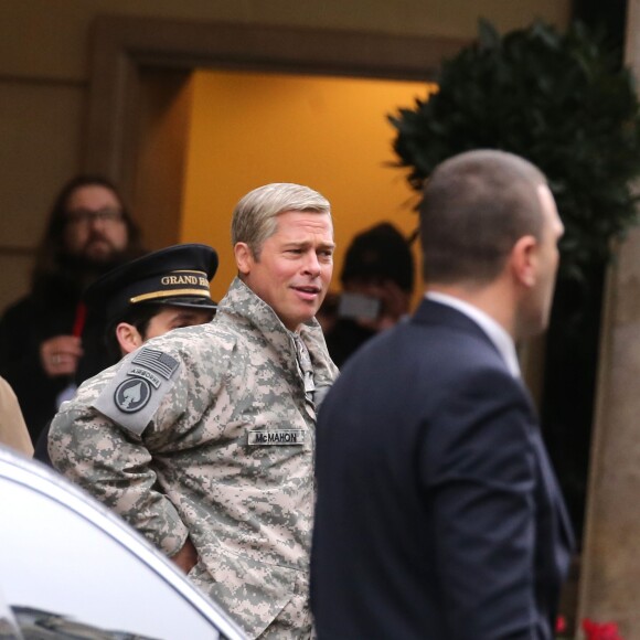 Exclusif - L'acteur Brad Pitt sur le tournage de "War Machine" à Paris. Le 31 janvier 2016.