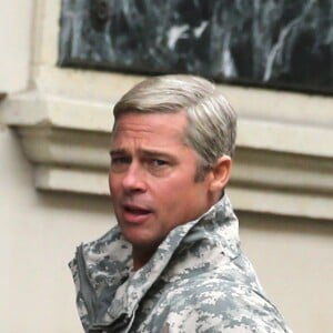 Exclusif - L'acteur Brad Pitt sur le tournage de "War Machine" à Paris. Le 31 janvier 2016.