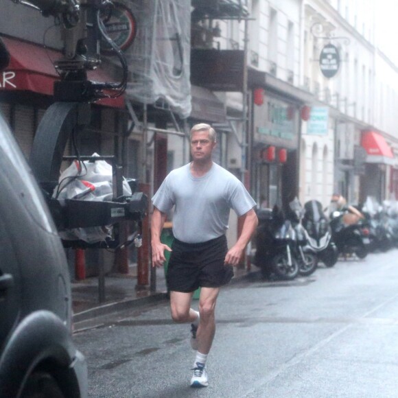 Exclusif - L'acteur Brad Pitt sur le tournage de "War Machine" à Paris. Le 31 janvier 2016.