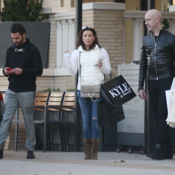 Exclusif -  Eva Longoria et son fiancé Jose Antonio Baston sont allés faire du shopping chez Barneys New York.  Le 31 janvier 2016