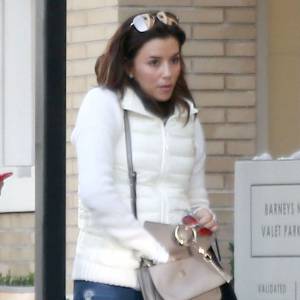 Exclusif -  Eva Longoria et son fiancé Jose Antonio Baston sont allés faire du shopping chez Barneys New York.  Le 31 janvier 2016