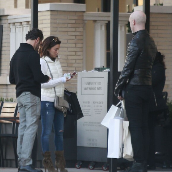 Exclusif -  Eva Longoria et son fiancé Jose Antonio Baston sont allés faire du shopping chez Barneys New York.  Le 31 janvier 2016