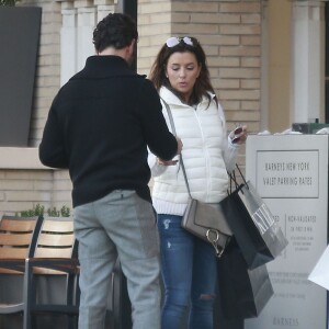 Exclusif -  Eva Longoria et son fiancé Jose Antonio Baston sont allés faire du shopping chez Barneys New York.  Le 31 janvier 2016