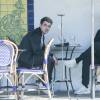 Exclusif - Joe Jonas déjeune avec un ami en terrasse à Hollywood. Le 25 janvier 2016