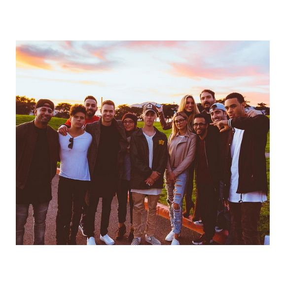 Justin Bieber aux côtés de sa chérie Hailey Baldwin et ses nombreux copains. Photo publiée sur Instagram, le 7 février 2016.