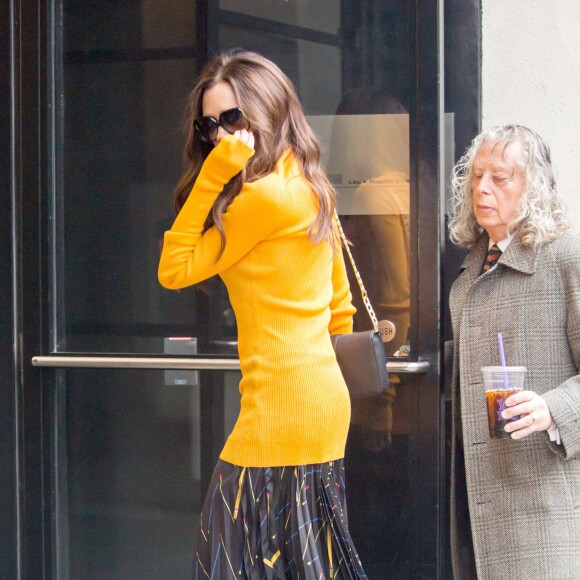 Victoria Beckham arrive au studio Victoria Beckham à New York, le 8 février 2016.