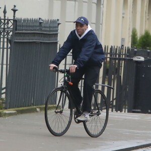 Exclusif - Rocco Ritchie, fils de Madonna et Guy Ritchie, fait du vélo à Londres le 23 janvier 2016.