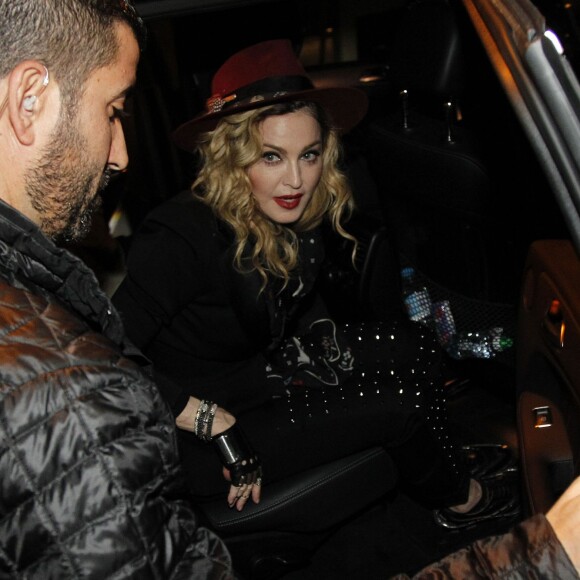 Madonna de sortie avec ses enfants Rocco et Mercy dans les rues de Barcelone, le 23 novembre   2015