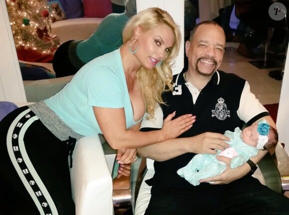 Chanel Nicole et ses parents, le rappeur Ice-T et sa femme Coco Austin. Photo publiée sur Twitter, le 1er janvier 2016.