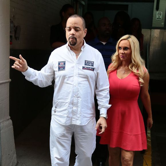 Coco Austin, enceinte, et son mari le rappeur Ice-T à la sortie de « SiriusXM Radio Station » à New York, le 29 juillet 2015
