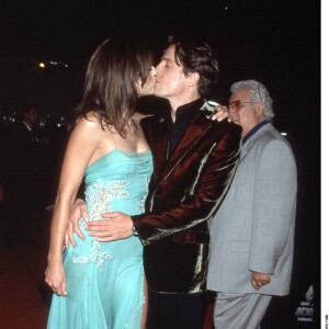 Hugh Grant et Elizabeth Hurley à la première de Mickey Blue Eyes à New York, le 11 août 1999