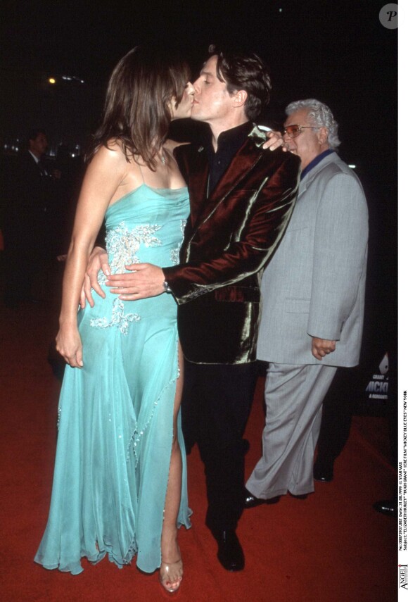 Hugh Grant et Elizabeth Hurley à la première de Mickey Blue Eyes à New York, le 11 août 1999