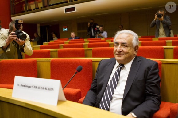 Dominique Strauss-Kahn s'est livre a un expose d'economie mercredi au Senat a Paris le 26 juin 2013.