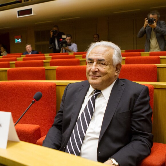 Dominique Strauss-Kahn s'est livre a un expose d'economie mercredi au Senat a Paris le 26 juin 2013.