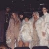 Kris Jenner, Lamar Odom, Khloé Kardashian, Kylie Jenner, Kim Kardashian, Kendall Jenner, la petite North West dans les bras de Kourtney Kardashian lors du défilé de mode Yeezus du rappeur et créateur Kanye West. Photo publiée sur Instagram, le 11 février 2016.