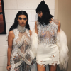 Kylie Jenner et Kourtney Kardashian portent la nouvelle collection de Kanye West. Elles ont assisté au défilé, le 11 février 2016. Photo publiée sur Instagram.