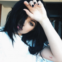 Kylie Jenner : Nouveau tatouage à l'encre rouge pour la bombe ?