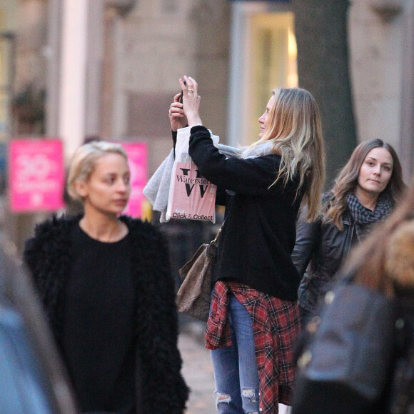 Cameron Diaz et Nicole Richie à Manchester, le 12 février 2016.