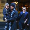 Victoria Beckham, son mari David Beckham et leurs enfants Brooklyn, Cruz, Romeo et Harper à la sortie du restaurant Balthazar à New York, après le défilé de Victoria, le 14 février 2016.