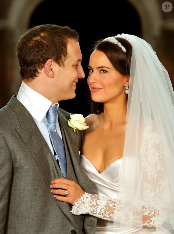 Lord Freddie Windsor et Sophie Winkleman lors de leur mariage à Hampton Court le 12 septembre 2009. Le couple a accueilli le 15 janvier 2016 sa deuxième fille, Isabella.