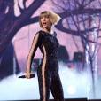 Taylor Swift sur la scène des Grammy Awards au Staples Center de Los Angeles, le 15 février 2016.