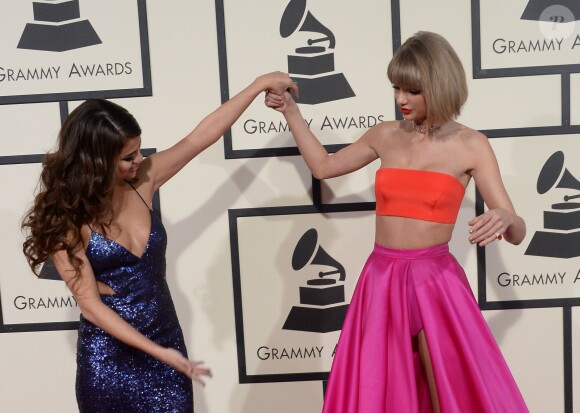Selena Gomez et Taylor Swift à la 58ème soirée annuelle des Grammy Awards au Staples Center à Los Angeles, le 15 février 2016.