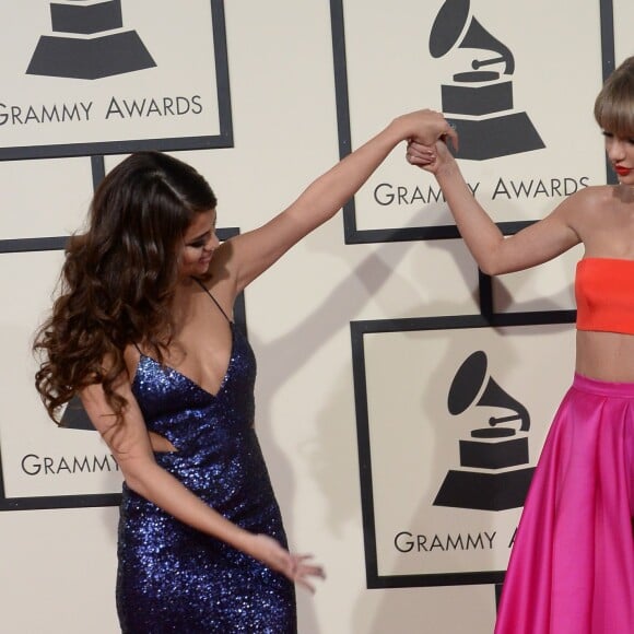 Selena Gomez et Taylor Swift à la 58ème soirée annuelle des Grammy Awards au Staples Center à Los Angeles, le 15 février 2016.