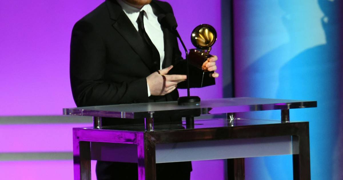 Ed Sheeran remporte le prix de la meilleure chanson lors des Grammy Awards à Los Angeles, le 16