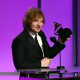 Ed Sheeran remporte le prix de la meilleure chanson lors des Grammy Awards à Los Angeles, le 16 février 2016