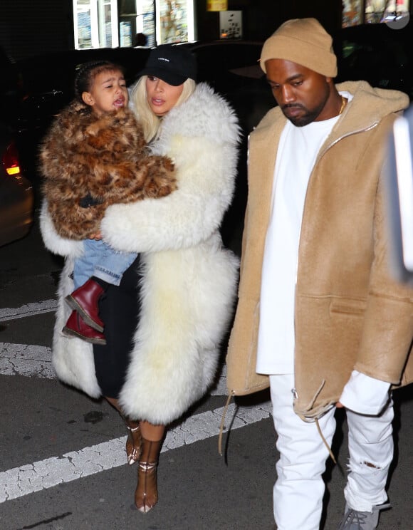 Kim Kardashian, son mari Kanye West et leur fille North sortent en famille le soir de la Saint-Valentin à New York le 14 février 2016