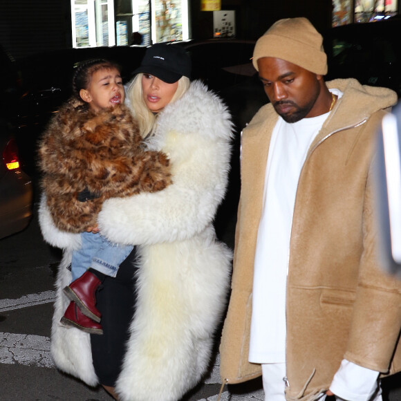 Kim Kardashian, son mari Kanye West et leur fille North sortent en famille le soir de la Saint-Valentin à New York le 14 février 2016