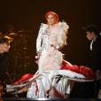 Lady Gaga en collaboration avec Intel et Nile Rodgers - Hommage à David Bowie à la 58e cérémonie des Grammy Awards à Los Angeles, le 15 février 2016.